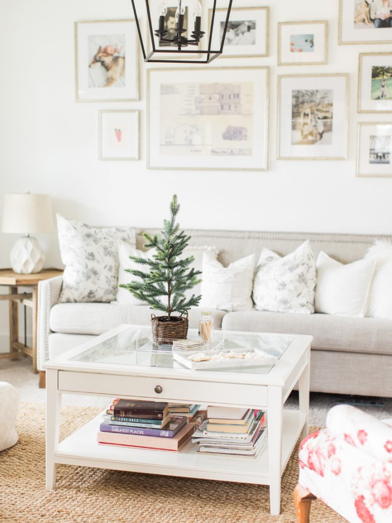 Simplified Holiday Home Decor :: Rhiannon Bosse